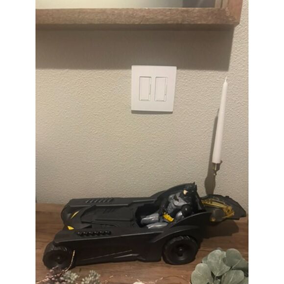 Batmobile and Batman Figurine Toy Combo - Picture 1 of 11